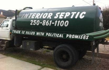 Nije teško pogoditi što prevozi kamion pun obećanja političara
