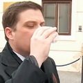 Butković pred Vladom popio čašu slavonskobrodske vode