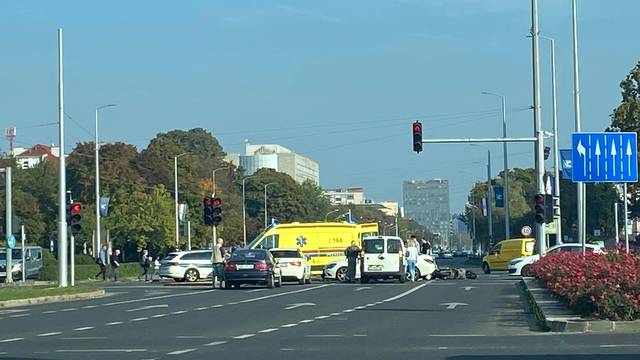 Zagreb: U sudaru autobusa i motocikla ozlijeđen motociklist