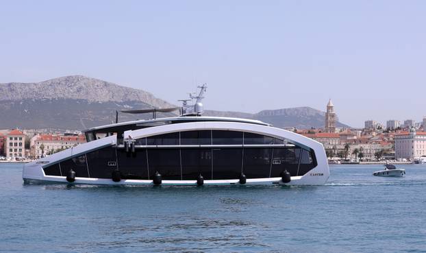 Jahta neobičnog izgleda This Is It uplovila u Split 