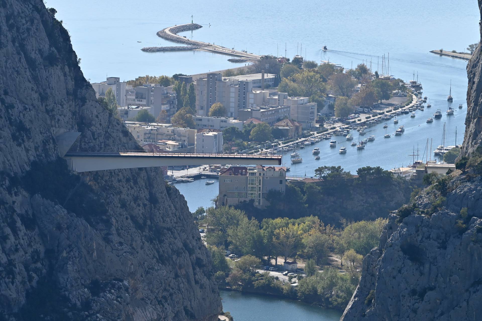 Omiš: Napredak gradnje najkompleksnijeg i najspektakularnijieg mosta u Hrvatskoj