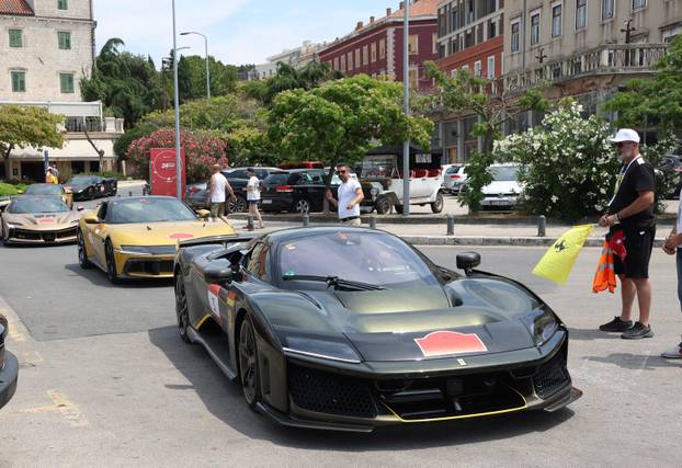 Šibenik: Turneja Ferrari Cavalcade 2026. s više od 120 Ferrarija na šibenskoj rivi
