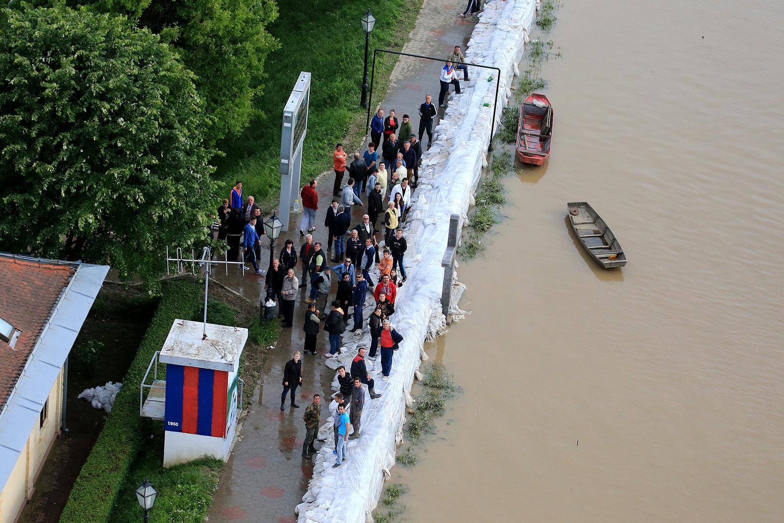 Osma godišnjica katastrofalne poplave u Gunji - Pogled iz zraka