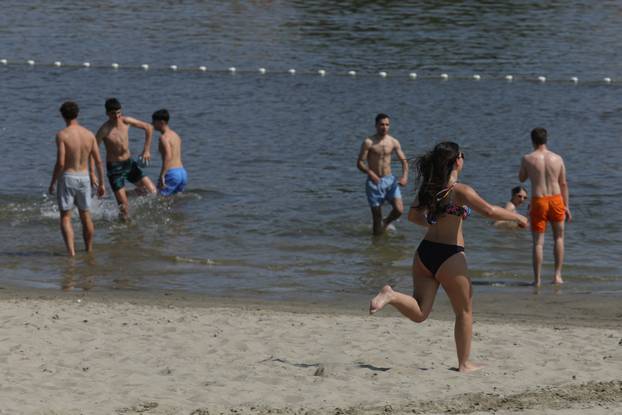 Osijek: Građani potražili osvježenje na Kopiki
