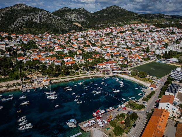Fotografije iz zraka onečišćenja mora na Hvaru