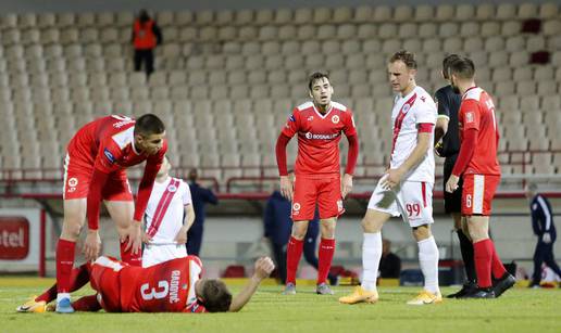 Ultrasi Zrinjskog ušli na stadion i tražili igrače: 'Ne igrate srcem'