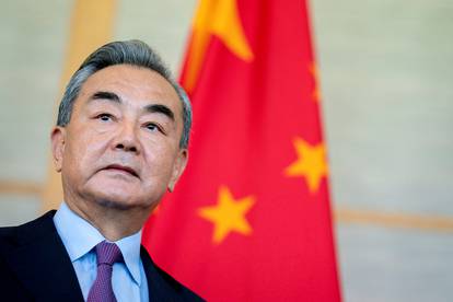 Wang Yi: Sjedinjene Države bi trebale prestati pokušavati obuzdati i potisnuti Kinu