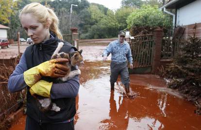 Otrovni mulj poplavio sela, nema prijetnje za Hrvatsku