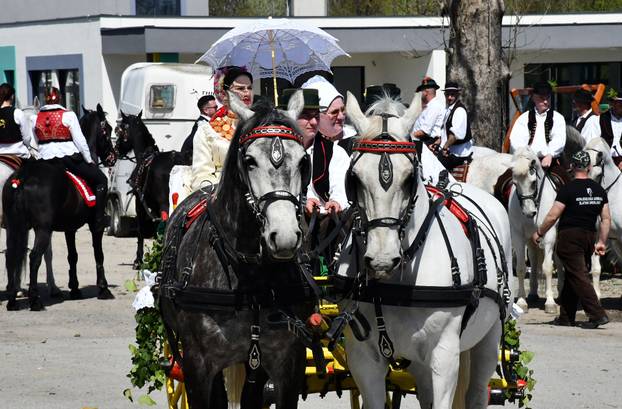 U Velikoj Kopanici održana manifestacija Uskrsno jahanje 