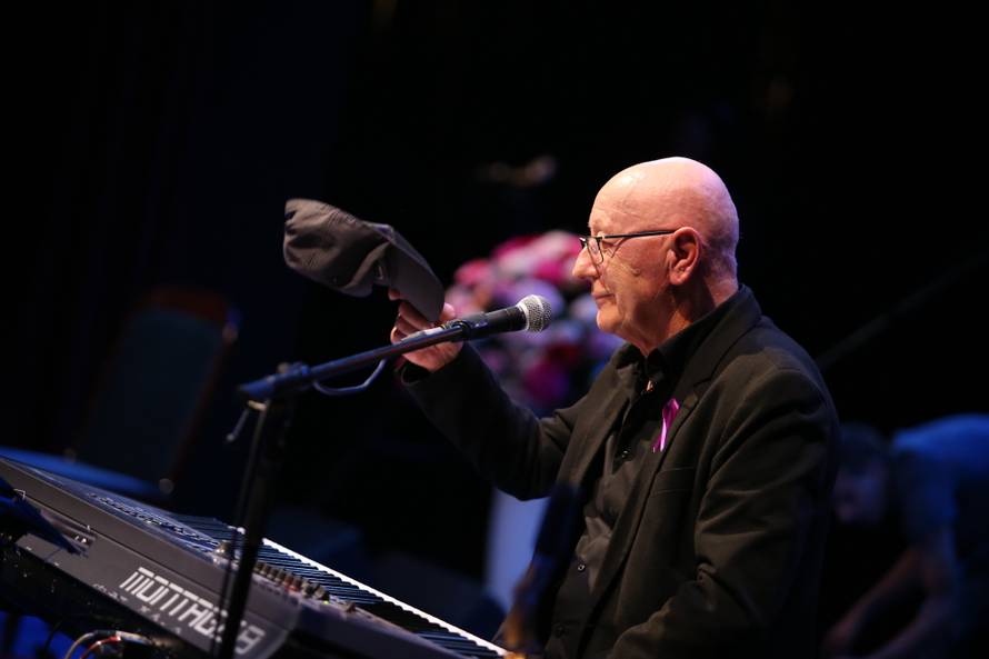 Oliver Dragojević preminuo u  splitskoj bolnici u 71. godini