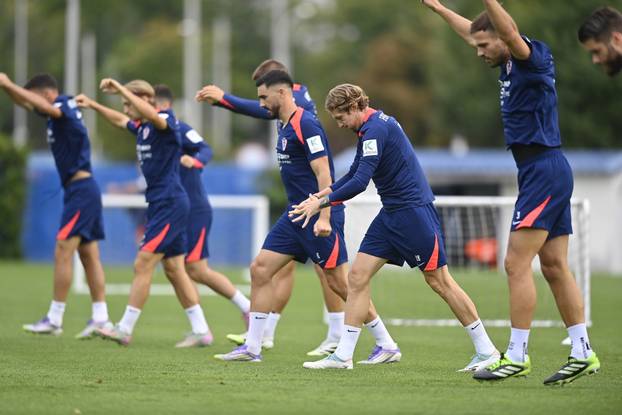 Zagreb: Hrvaski nogometni reprezetativci odradili trening na Maksimiru