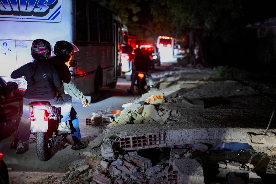 Aftermath of an earthquake in La Guaira