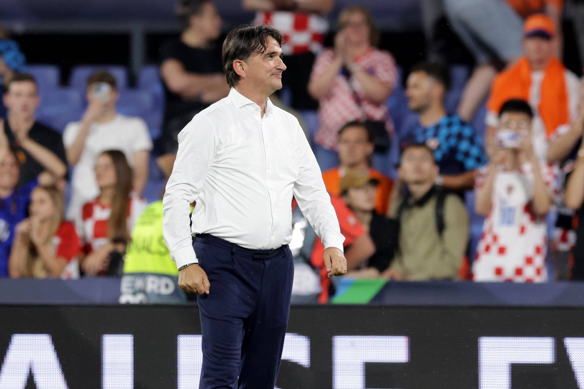 Rotterdam: Izbornik Zlatko Dalić naklonio se fantastičnim navijačima