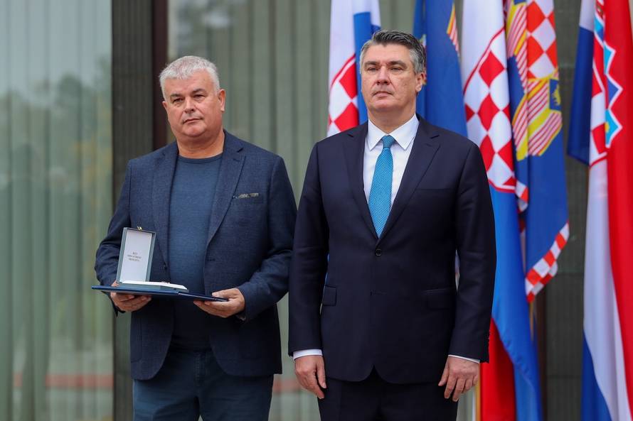 Zagreb: Milanović uručio odlikovanja pripadnicima 1. gardijske brigade Tigrovi