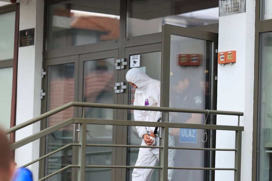 Velika Gorica: Privođenje muškarca na Županijski sud koji je nožem usmrtio žensku osobu kod Savskog nasipa