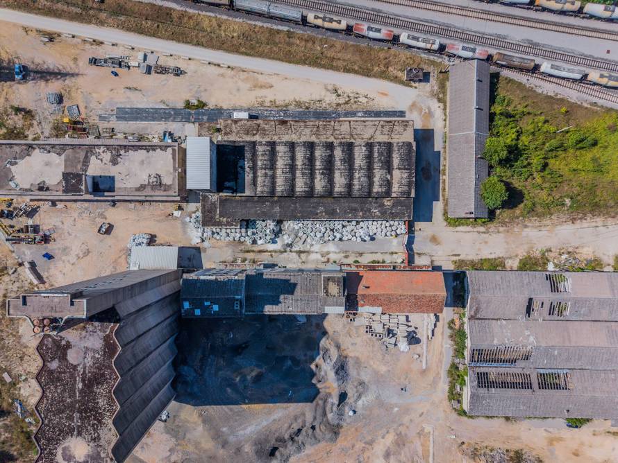 Fotografije iz zraka ilegalnog odlagališta otpada u Gospiću