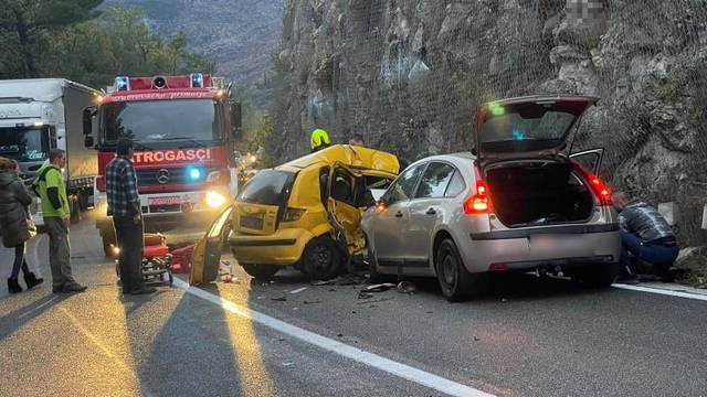 Teška prometna nesreća kod Slanog: U sudaru dva osobna automobila poginuo čovjek