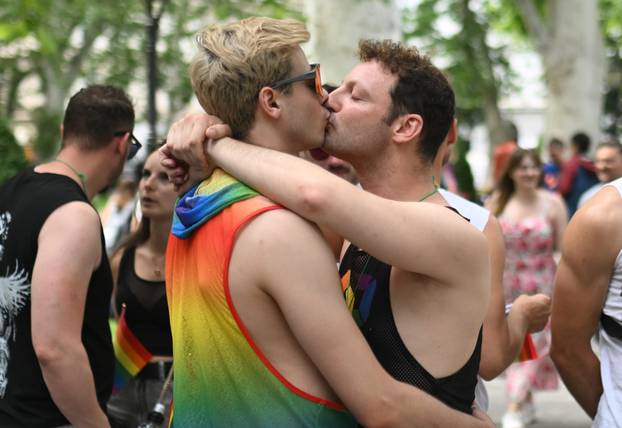 Zagreb: 25. Povorka ponosa LGBTIQ zajednice "Korak po korak, iskorak!"