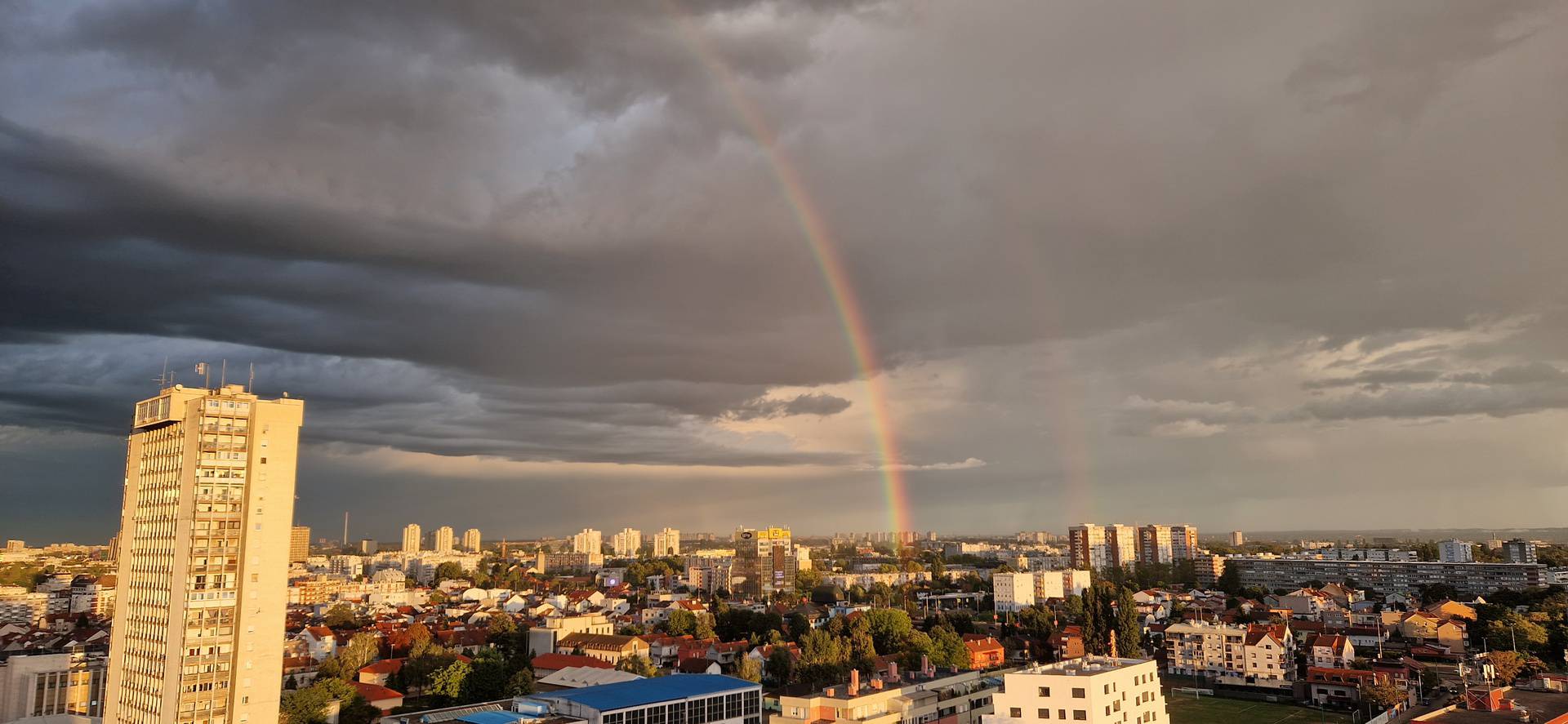 FOTO Čarolija iznad Zagreba: Duga, oluja i munja u isti čas