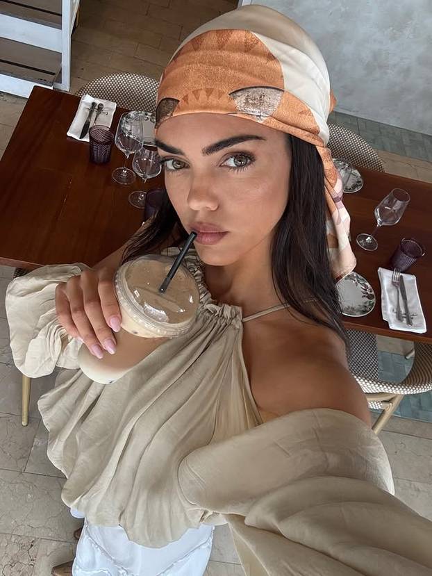 FOTO Diplomirana psihologinja našla se u svijetu mode: Njeno tijelo obara, isto kao i outfiti
