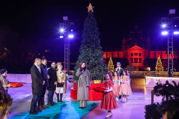 Ledeni park na Trgu kralja Tomislava otvoren uz predstavu Orašar