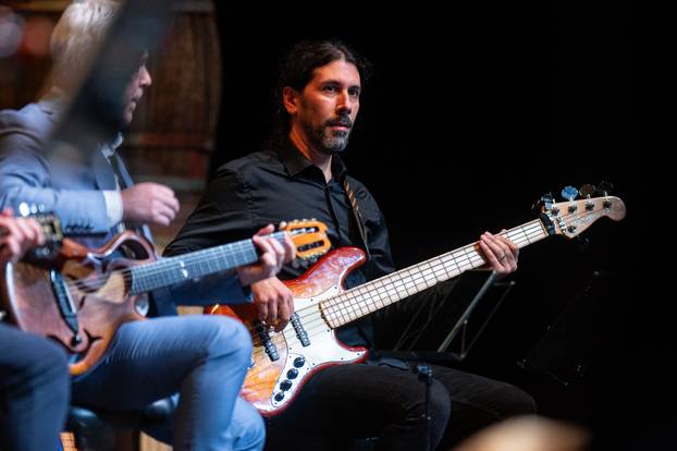 Zagreb: Tomislav Bralić i klapa Intrade proslavili 40 godina karijere u Areni Zagreb