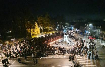 Građani pale svijeće za žrtve masakra na Cetinju, policija opisala cijeli tijek tragedije