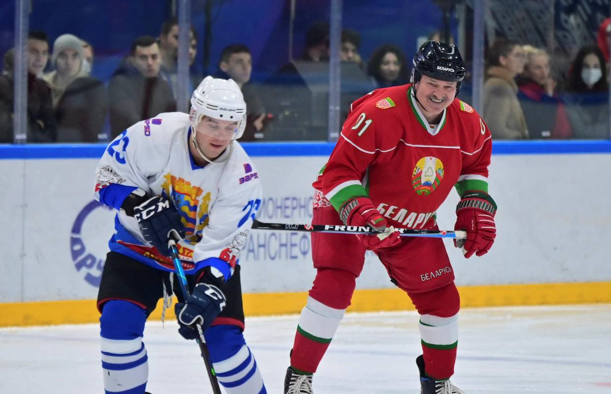 Kriza na granici, a predsjednik Bjelorusije  igra hokej...