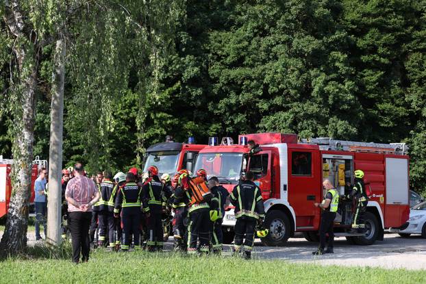 Zagreb: U šumi kraj Kerestinca srušio se manji zrakoplov