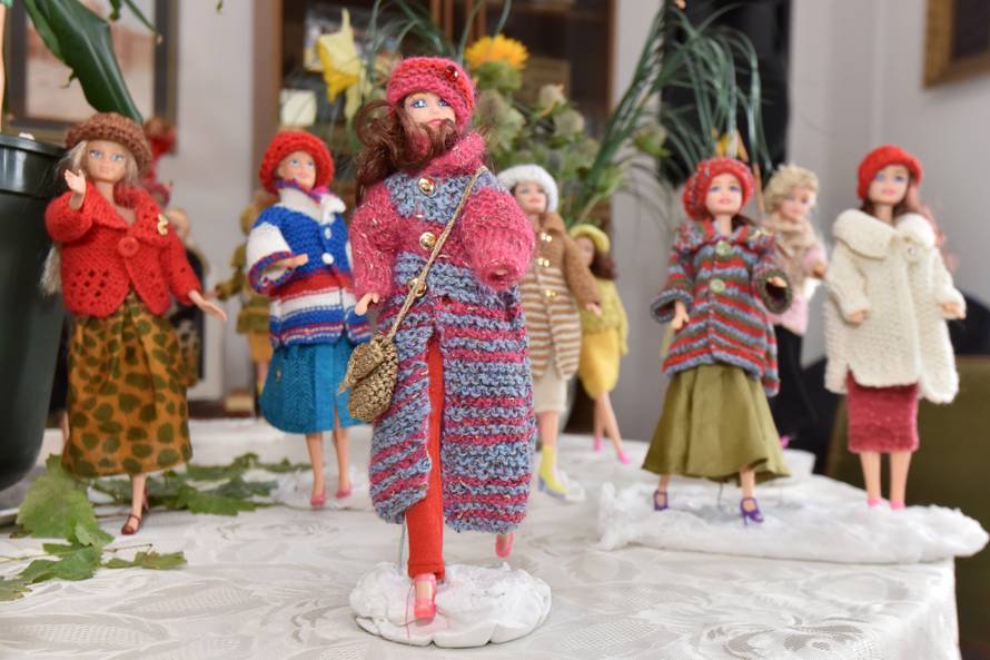 Inspiriraju me ljudi: Anka (61) ima najbolje odjevene lutke...