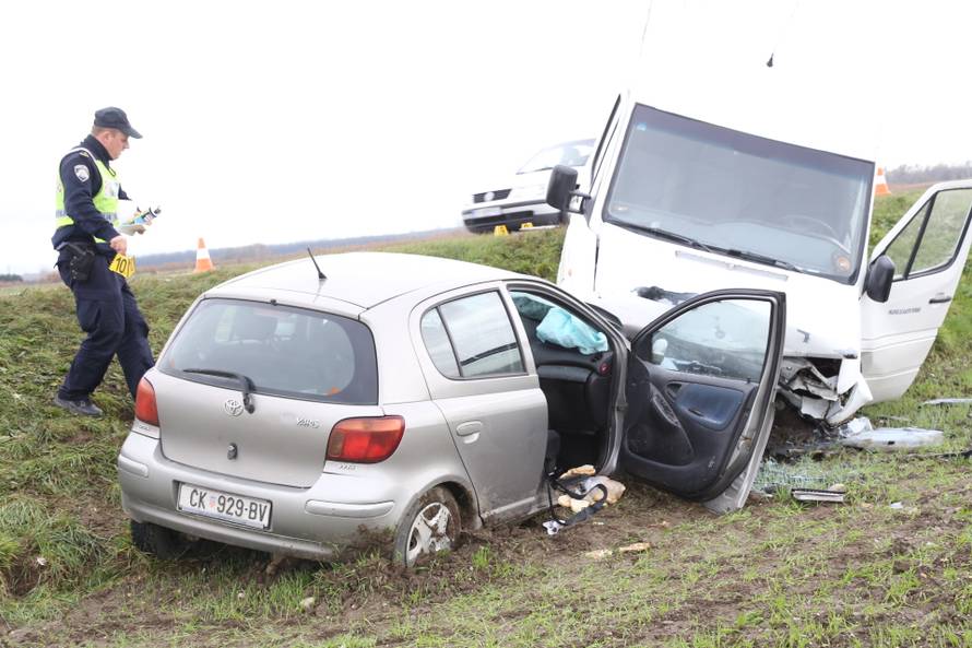 Frontalni sudar kod Čakovca, troje ljudi prevezli u bolnicu