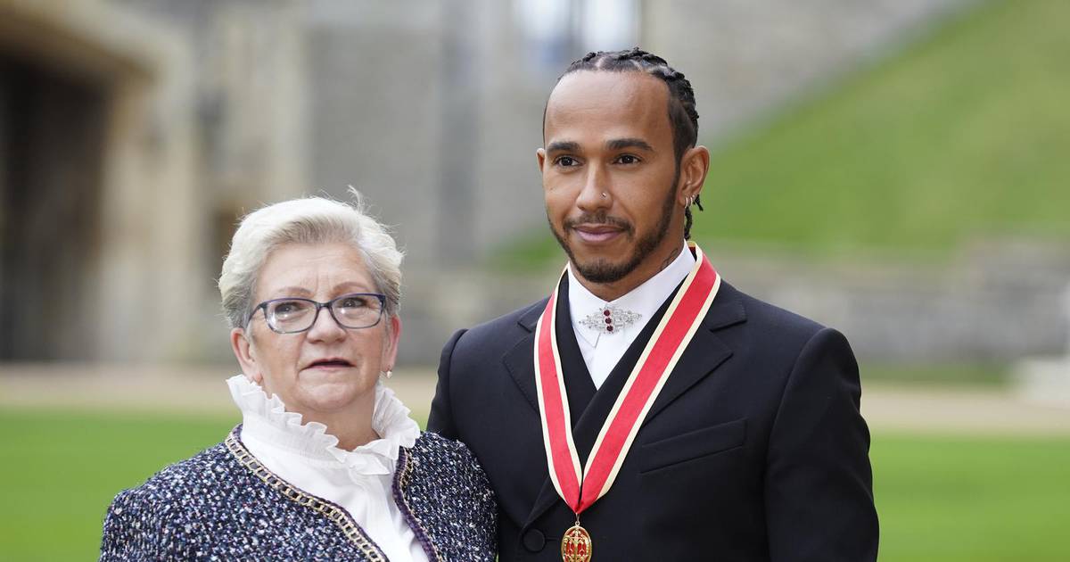Lewis Hamilton adds his mother’s last name