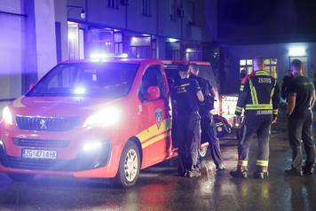 Zagreb: Vatrogasci krenuli na Kor&ccaron;ulu gasiti po&zcaron;ar