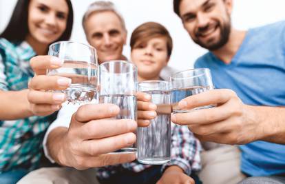 Pijenje vode kod Hrvata: Neki popiju samo jednu čašu na dan
