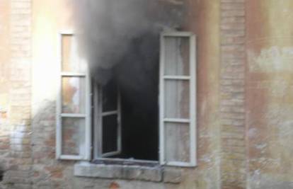 Kuhinjski elementi i trosjed izgorjeli u stanu u D. Resi