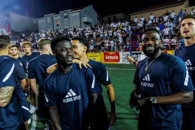 Split: Igrači Hajduka posjetili su Torciida kup