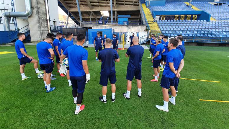Dinamovci na 'teambuildingu': Na zajedničkoj večeri 'jačali' zajedništvo i pratili finale Kupa