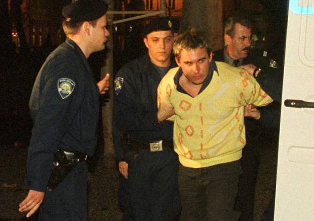 Zagreb: Osu?eni ubojica Sr?an Mla?an ubio policajca i oteo obitelj, arhiva 2002.