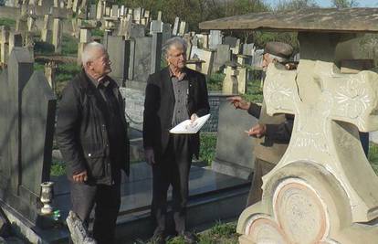 TV pretplata na groblju: 'Naši mrtvi ne gledaju turske serije'