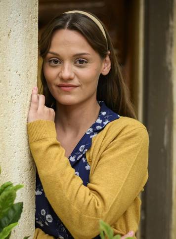 Zagreb, 07.10.2025 - Glumci RTL serije Divlje pcele poziraju na setu u studiju Jadran filma