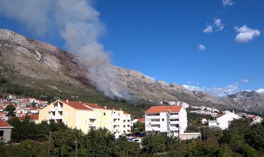 Planuo požar kraj škole u Mokošici, gorjelo raslinje