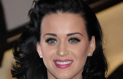 Katy Perry obilazi ljekarne zbog crvenog osipa na licu