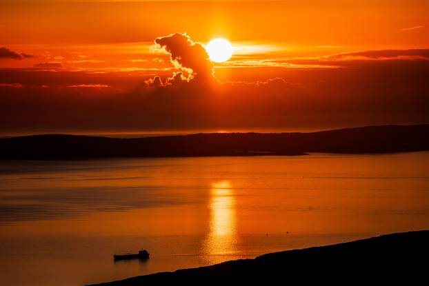 Pogled na zalazak sunca i Split