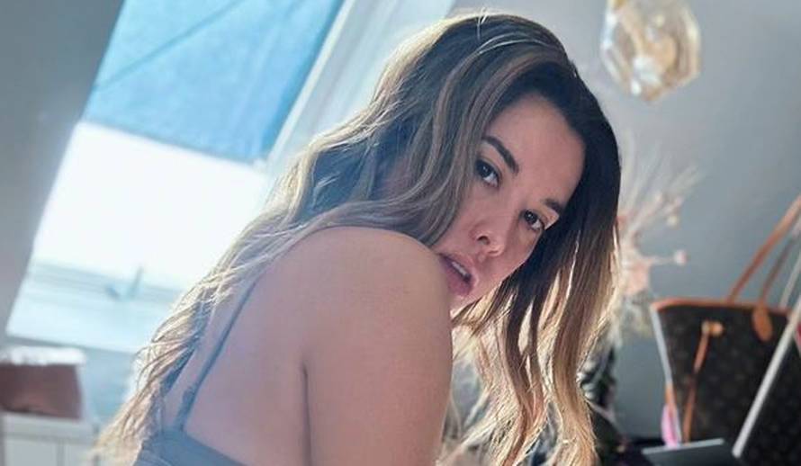 Nives Celzijus pozirala u krevetu i pokazala guzu i novu tetovažu