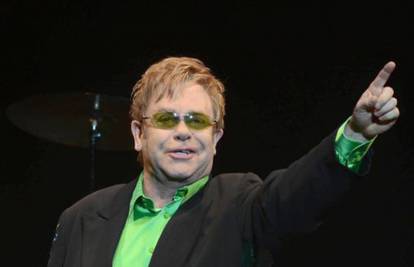 Elton John završio u bolnici pa je otkazao četiri koncerta