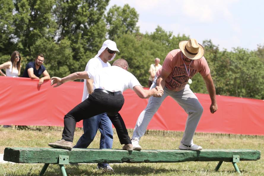 Pobjednik Medo pobjegao preko ograde, ljudi su bježali od njega