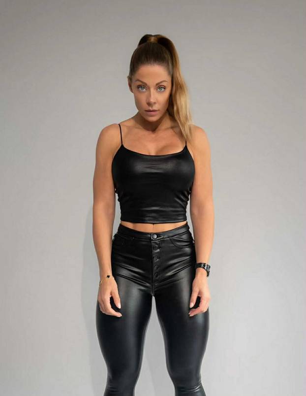 FOTO Jednostavno neodoljiva: Ova fitness trenerica je mama dvoje djece, a figura joj je vrh!