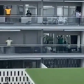 Vježbaju unatoč karanteni: Na balkonima prate svog trenera