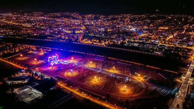 FOTO Pogledajte spektakularnu rasvjetu za Thompsonov koncert