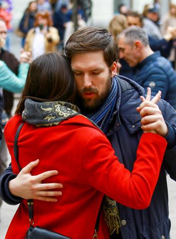 Zagreb: Tango flash mob iznenadio graÄane na Cvjetnom trgu